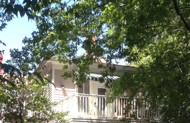 Romantic Cottage with Private Balcony