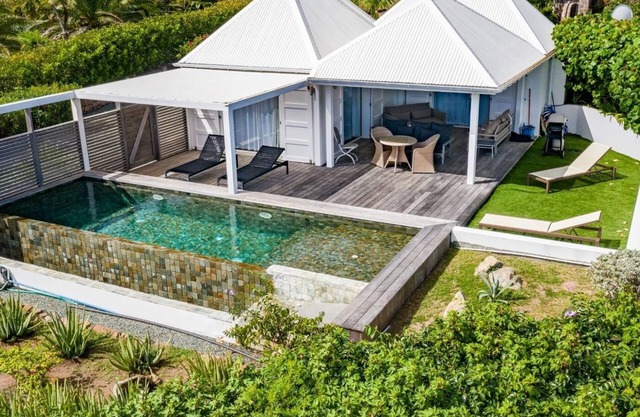 Romantic 1 BDRM Villa w Pool & BBQ