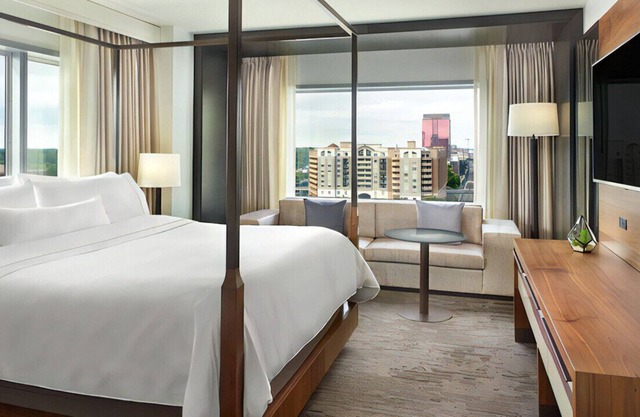 Romantic 1BR King Suite near Famous Attractions
