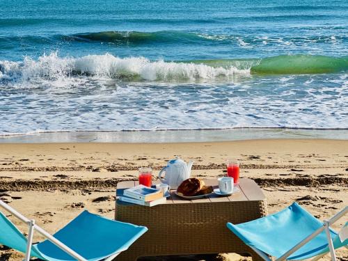 Romantic 2 Bedroom with Private Direct Beach Access La Marsa