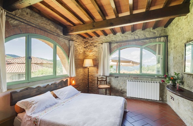 Romantic apartment in villa with swimming pool in Chianti Rufina