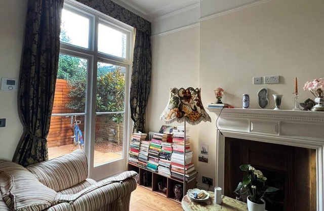 Romantic boutique flat in West London