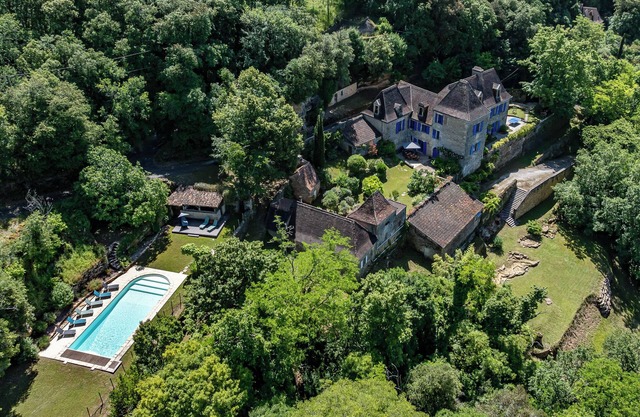 Romantic castle with outstanding view over the valley- Private pool