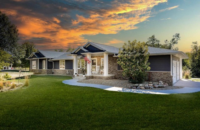 Romantic cheerful home close to many attractions