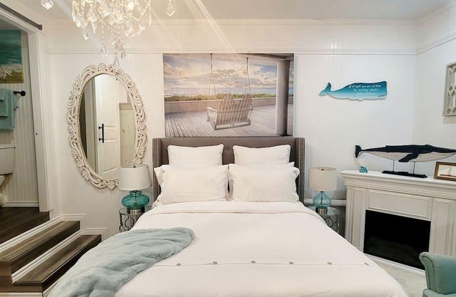 Romantic coastal getaway. Directly across from the ocean