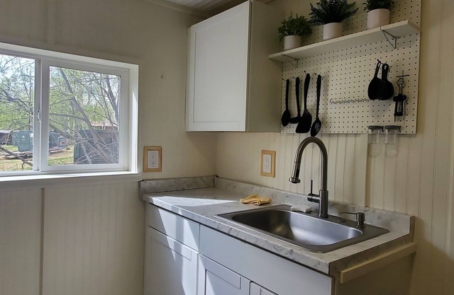Romantic Cottage at Swan Circle