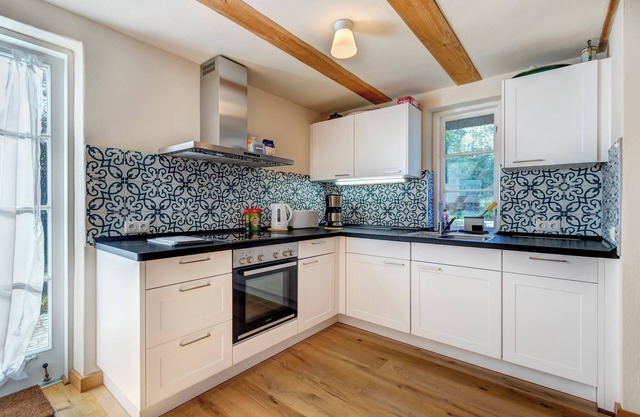 Romantic cottage for 6 people in a beautiful garden with pond