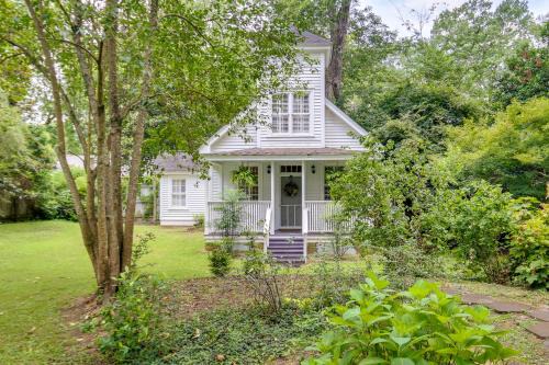 Romantic Cottage in Washington Historic District