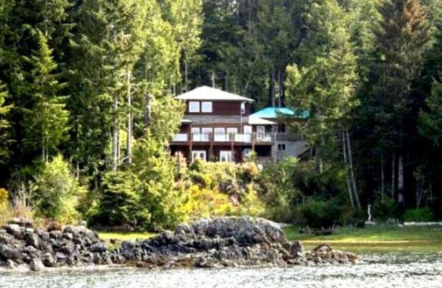 Romantic Cove - Ocean room, deck & hot-tub
