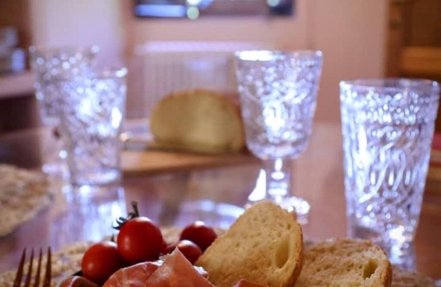 Romantic cozy house 15 minutes from Arezzo, with pool and forest