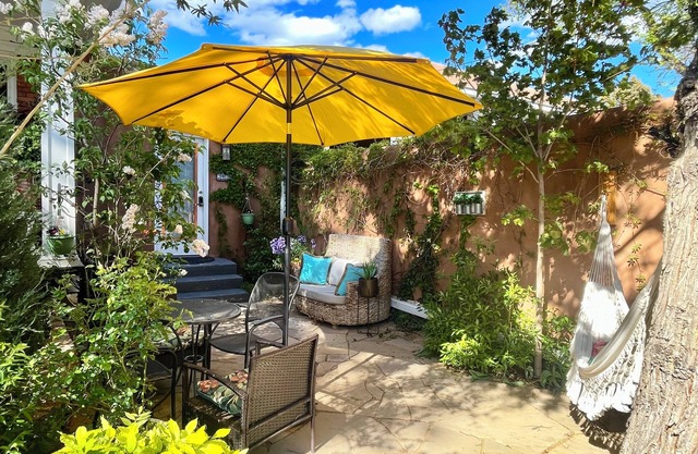 Romantic, Cozy, Stylish Studio at Perfect Downtown Location on E Palace