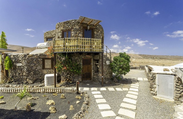 Romántica Eco-Torre, con una vista de 360º al mar y a la montaña, piscina, WIFI, en la playa