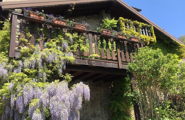 villa unifamiliar romántica con vistas al lago, con patio y hermosa terraza