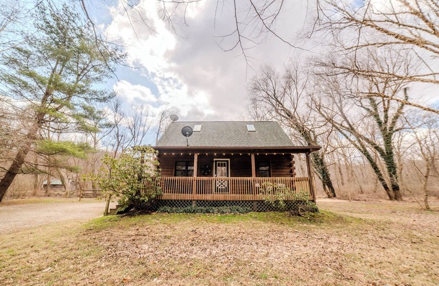 Secluded Creekside Getaway/Private/Heart of Hocking Hills/Hot Tub/FirePit