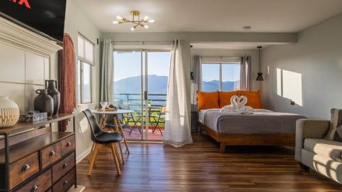 Romantic Exclusive Condo Stunning Mountain View