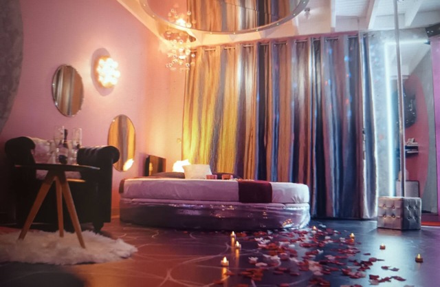 Romantic gîte with spa for a romantic night in