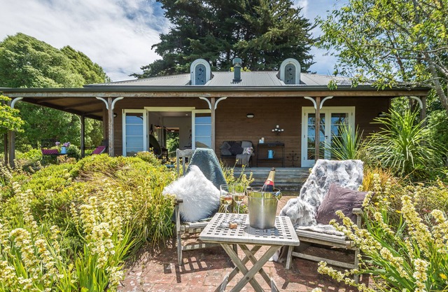 Escapada romántica de lujo en impresionantes tierras de cultivo de Akaroa