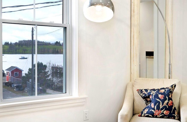 Romantic Harbour Hideaway in the heart of old-town Lunenburg