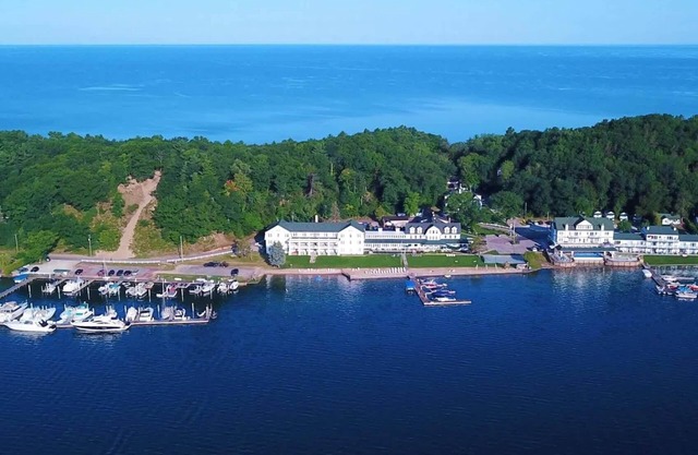 Romantic Hideaway – 2 kayaks included, Stroll to Lake Michigan