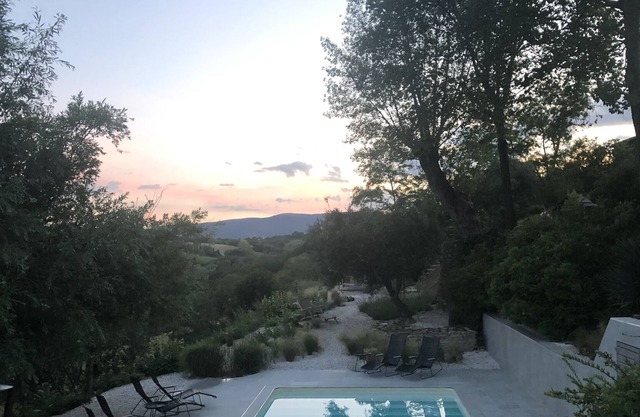 Escondite romántico con precioso jardín y piscina gelegenem oculto