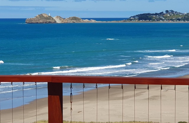 Romantic hideaway overlooking beautiful Castlepoint.