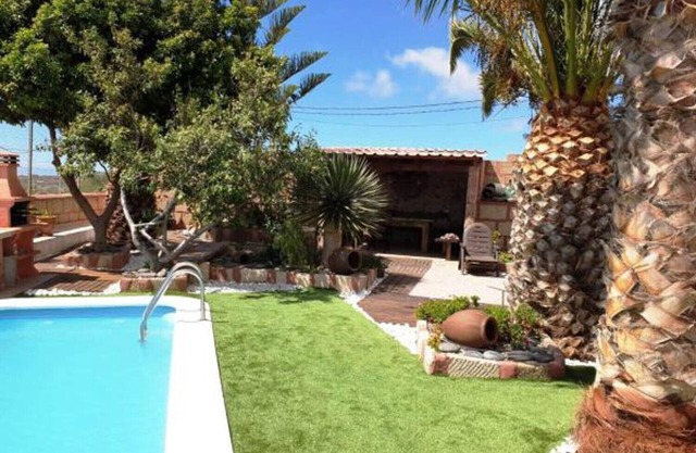 Romántica, histórica casa de campo con jardín tropical.