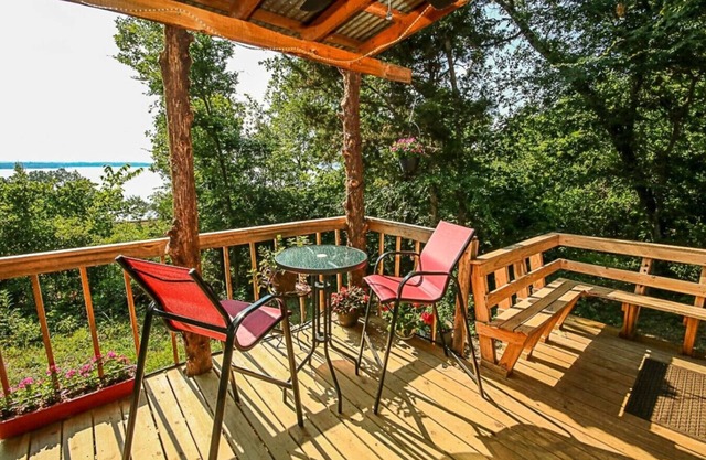 Romantic Innisfree Cottage w/ Lakeview & Firepit