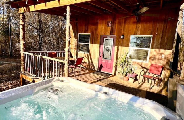 Lake Cabin Escapes: Uncle Toad's Cottage
