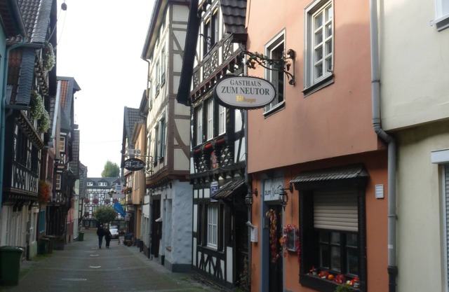 vida romántica en la colorida ciudad del Rin, Linz (cerca de Bonn y Colonia)