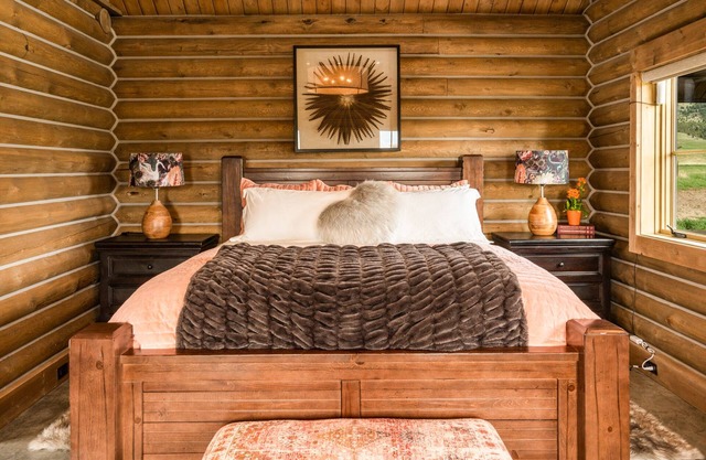 Romantic Log Cabin in Paradise Valley, Montana