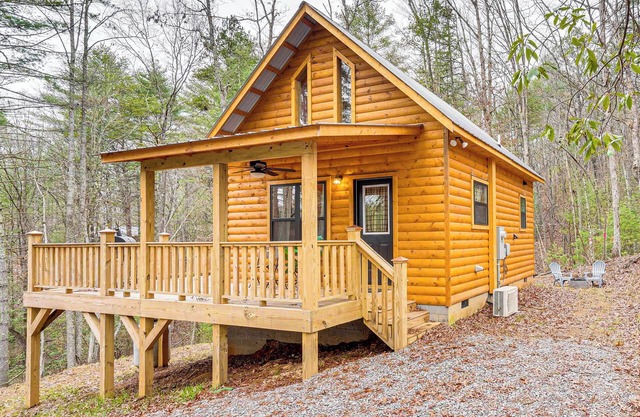 Romantic Log Cabin in the Smokies w/ Fire Pit!