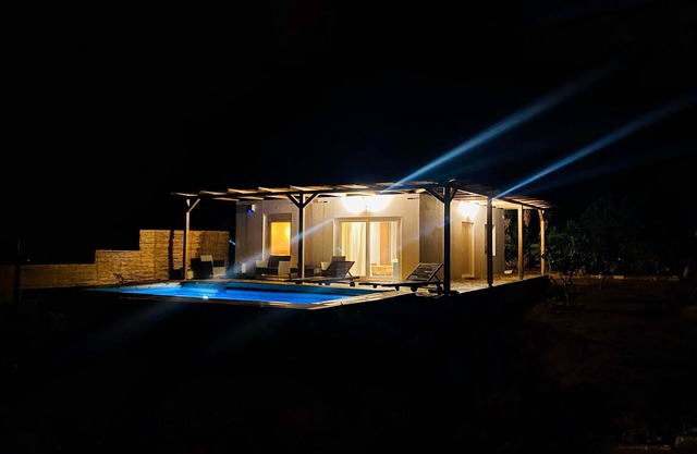 Romantic luxury apartment by the beach! 3 min to the ocean, with a private pool!
