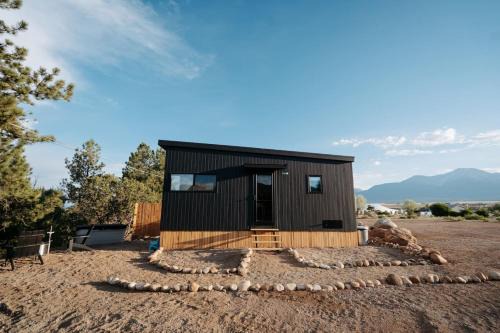 Romantic Mountain Chalet on the Arkansas River