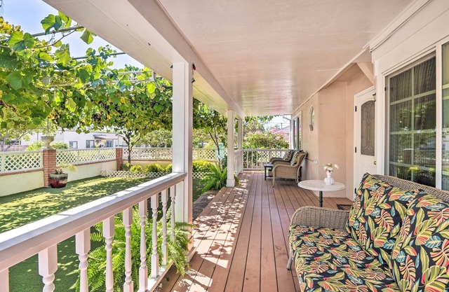 Romantic Pasadena Home w/Covered Porch!