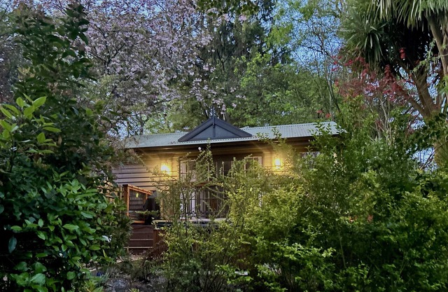 Romantic Private Retreat with Spa and Garden