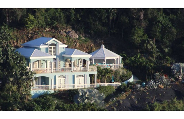 Romantic private apartment with amazing views at SeaSwan