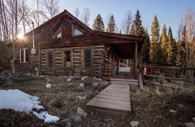Romantic Private Log Cabin-Dogs Welcome, Fireplace, Near Breck & Hiking