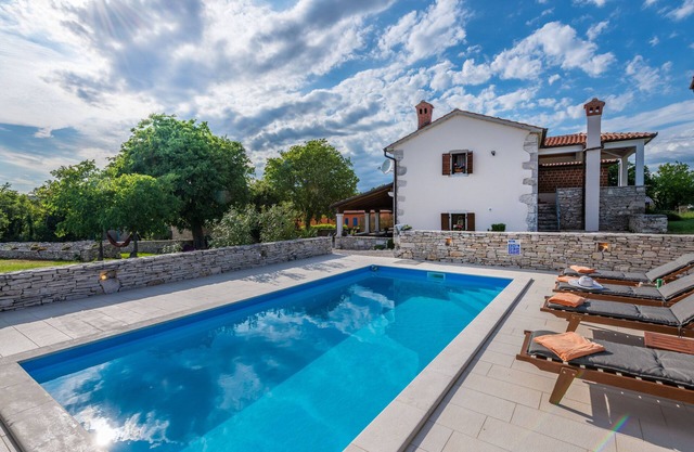 ÚLTIMO MINUTO -30%! Villa con piscina privada, a minutos del mar, rodeada de naturaleza.