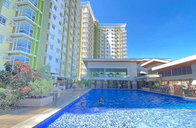 Romantic Purple 1-bedroom 5-8 pax in CDO