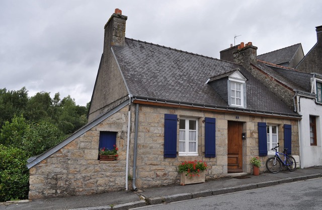 Romántico, renovado Cottage en el pueblo medieval para 6 - Jardín privado amurallado