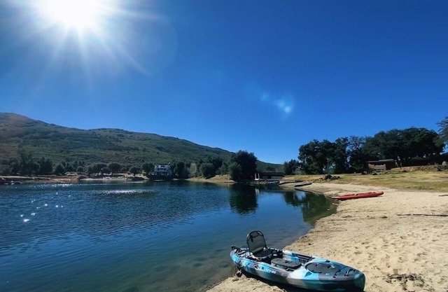 Romantic Retreat /private fishing lake and tennis court near Julian
