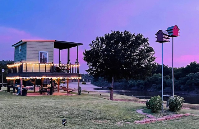 Cabin and RV spots near PK/ optional pontoon excursion Possum Kingdom Lake