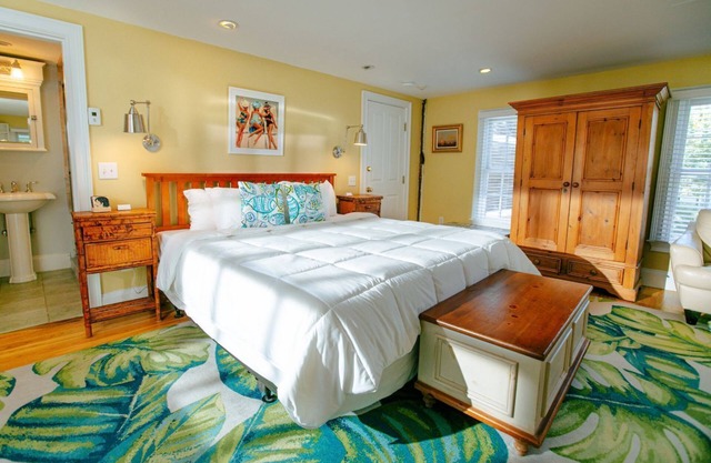Romantic Room with Fireplace & Private Deck in Downtown Provincetown