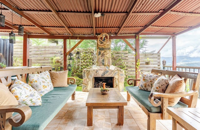 Romantica Cabaña rustica con chimenea a 5 Mil pies de altura, Pet Friendly