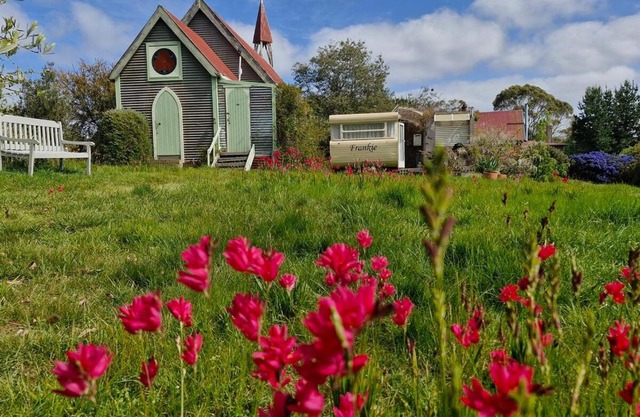 Romantic Stay by Historic Church on Wine Route