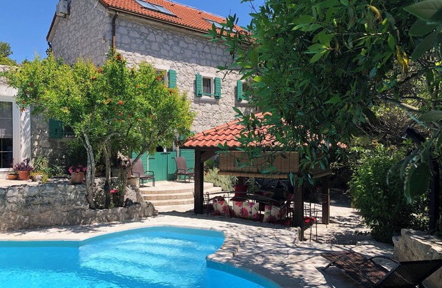 Villa Lovor - Romántica casa de piedra para familias y parejas