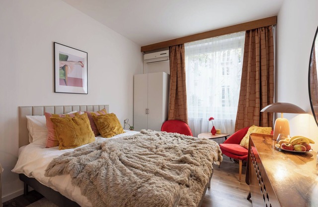 Romantic sweet Sixties hideaway