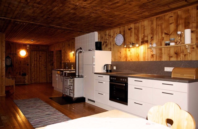 Apartamento romántico con salón de granja y estufa de azulejos en el Allgäu