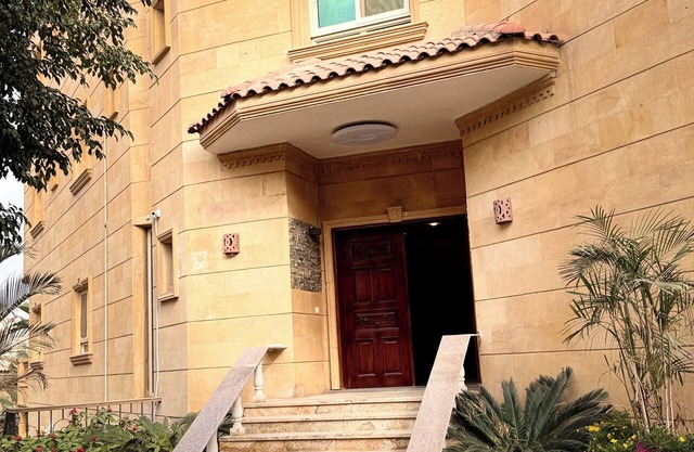 Romantic Villa with the sunset view in Sheikh Zayed near arkan plaza