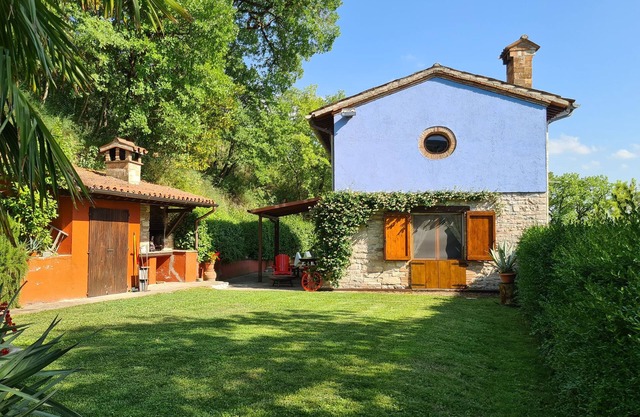 Romántica Villa La Chiesetta con piscina privada ideal para parejas y familias.